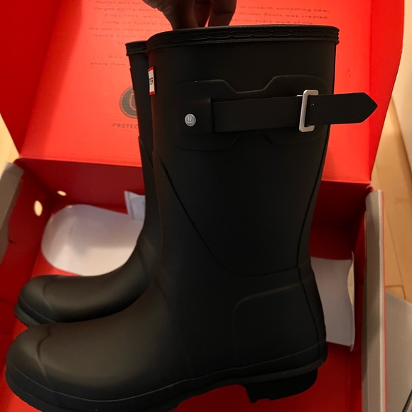 NWT Hunter Black boots in box - Picture 6 of 7